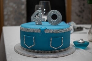 Beautiful Birthday Cakes: 100+ Cool, Elegant & Fun Ideas | Art & Home